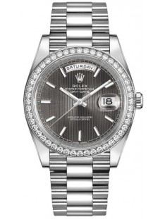 Rolex Day-Date 40 Montre pour homme à cadran en rhodium foncé 228349RBR