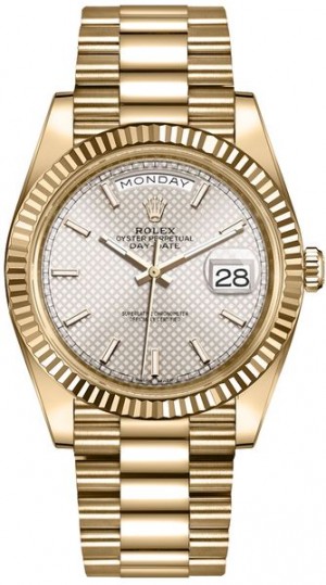 Rolex Day-Date 40 Montre en or massif à cadran argenté 228238