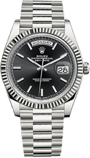 Montre Rolex Day-Date 40 en or blanc 228239