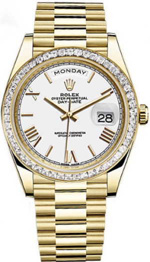 Rolex Day-Date 40 Montre en or à cadran blanc à chiffres romains 228398TBR