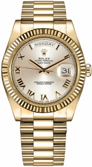 Rolex Day-Date 41 Montre en or pour hommes avec cadran argenté à chiffres romains 218238