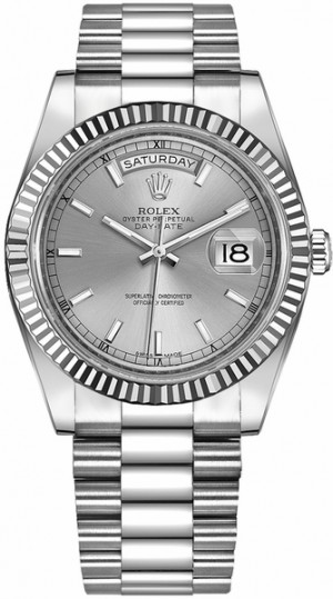 Rolex Day-Date 41 Montre en or blanc à cadran argenté 218239